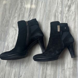 Aquatalia Weatherproof Black Suede Heeled Boots - Size 8